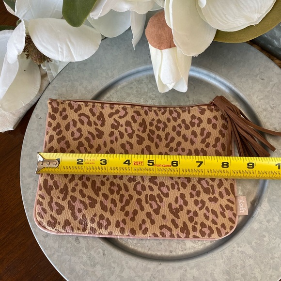 Animal print cosmetics bag - Picture 4 of 6